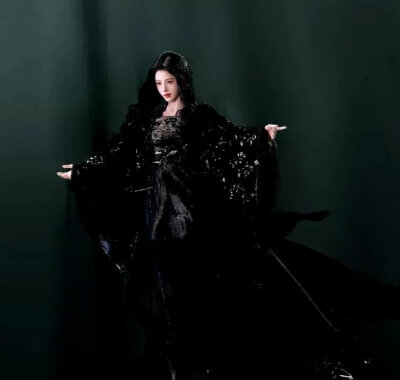 鞠婧祎月鳞绮纪妆造