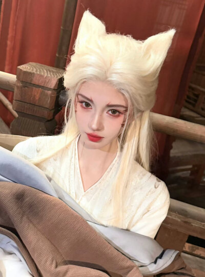 鞠婧祎月鳞绮纪妆造