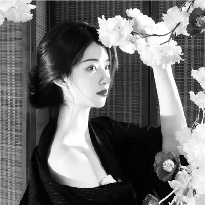 黑白女