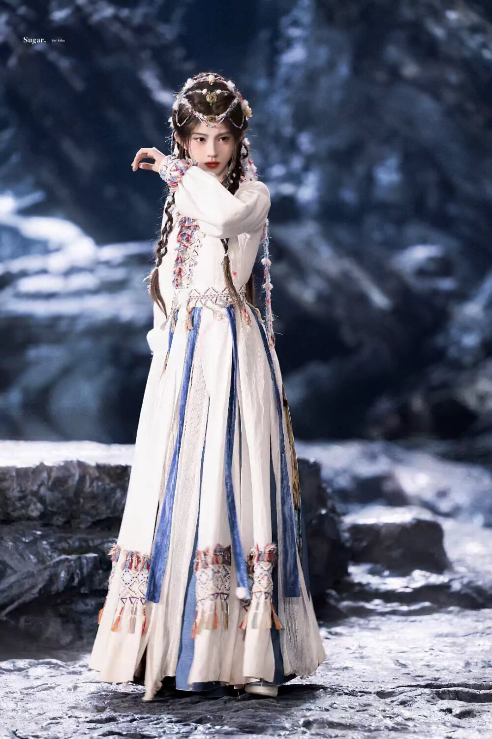 鞠婧祎月鳞绮纪妆造