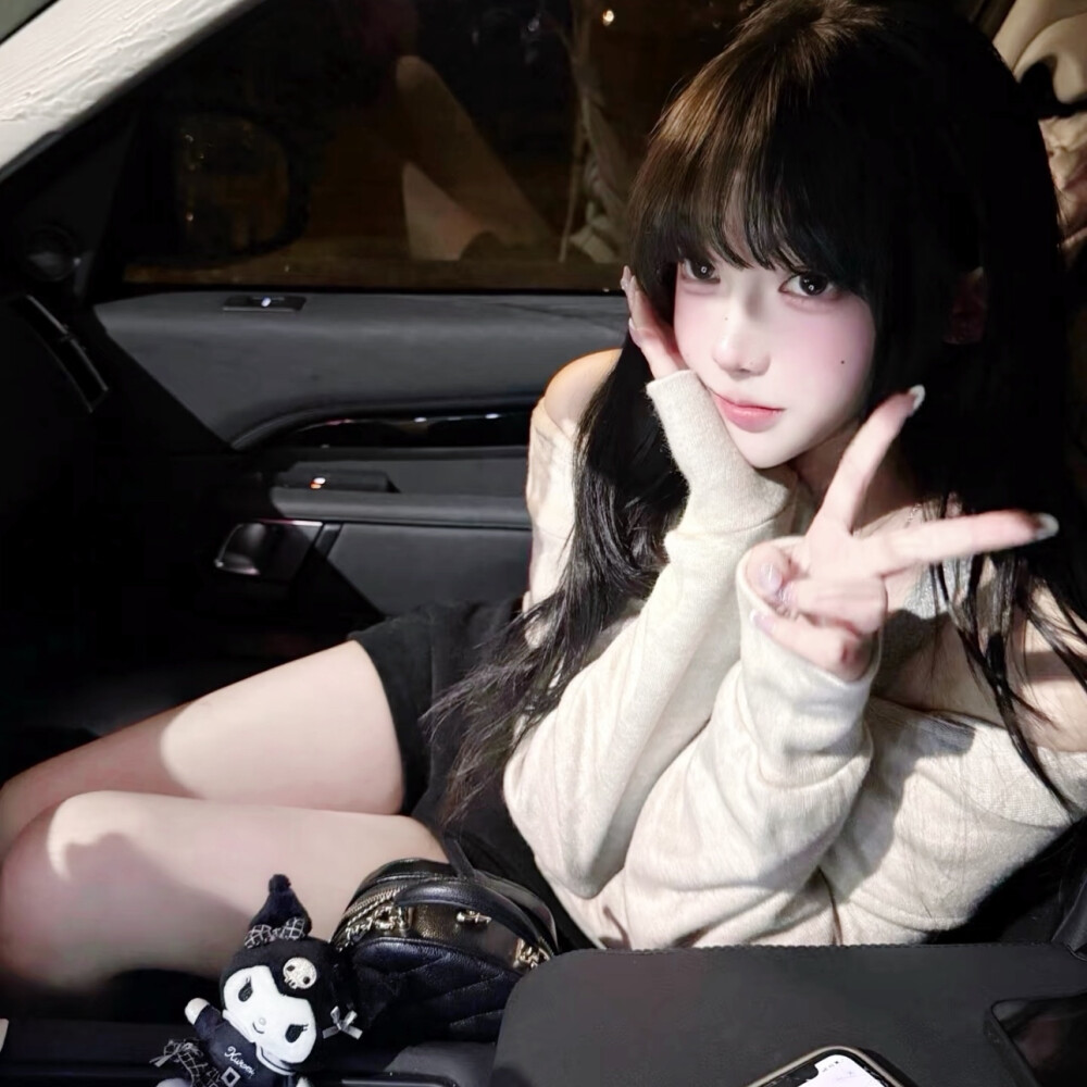 电车穿过四月的雨 你带着薄荷香出现