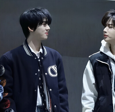 昊自维之情头
章昊韩维辰
禁二改二传
拿图吱声