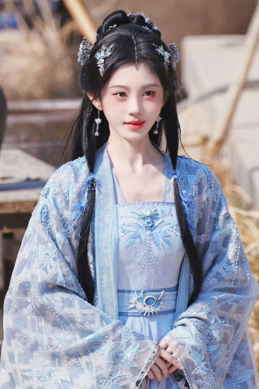 鞠婧祎月鳞绮纪妆造