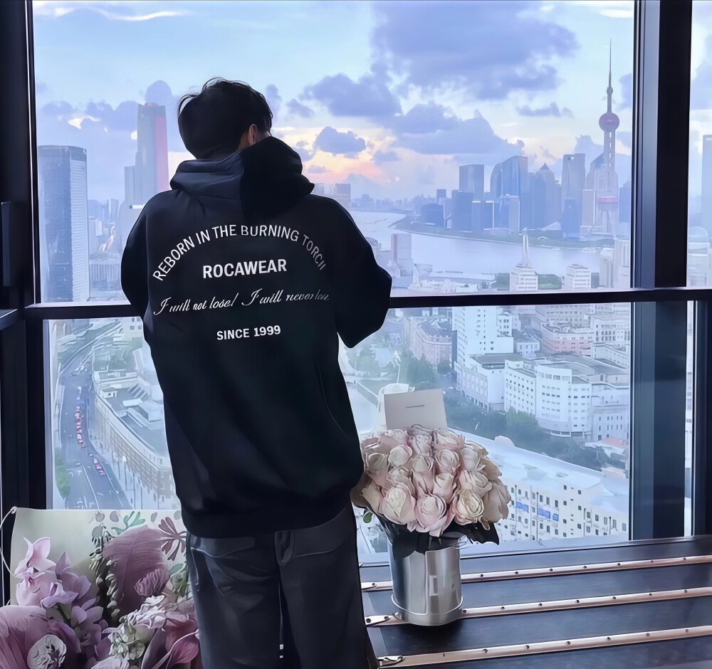 愿有岁月可回头，且以深情共白头