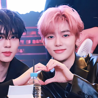 昊自维之情头
章昊韩维辰
禁二改二传
拿图吱声