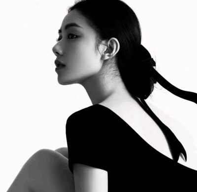 黑白女