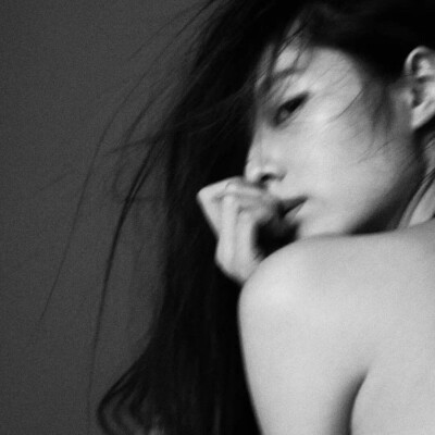 黑白女