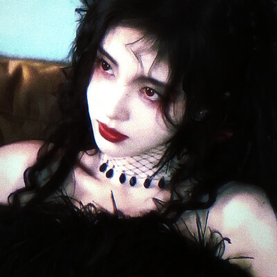 “橱柜里的娃娃，不应该任人摆布.”
“我们也有人的形态，有血有肉.”
原截cr陈妤