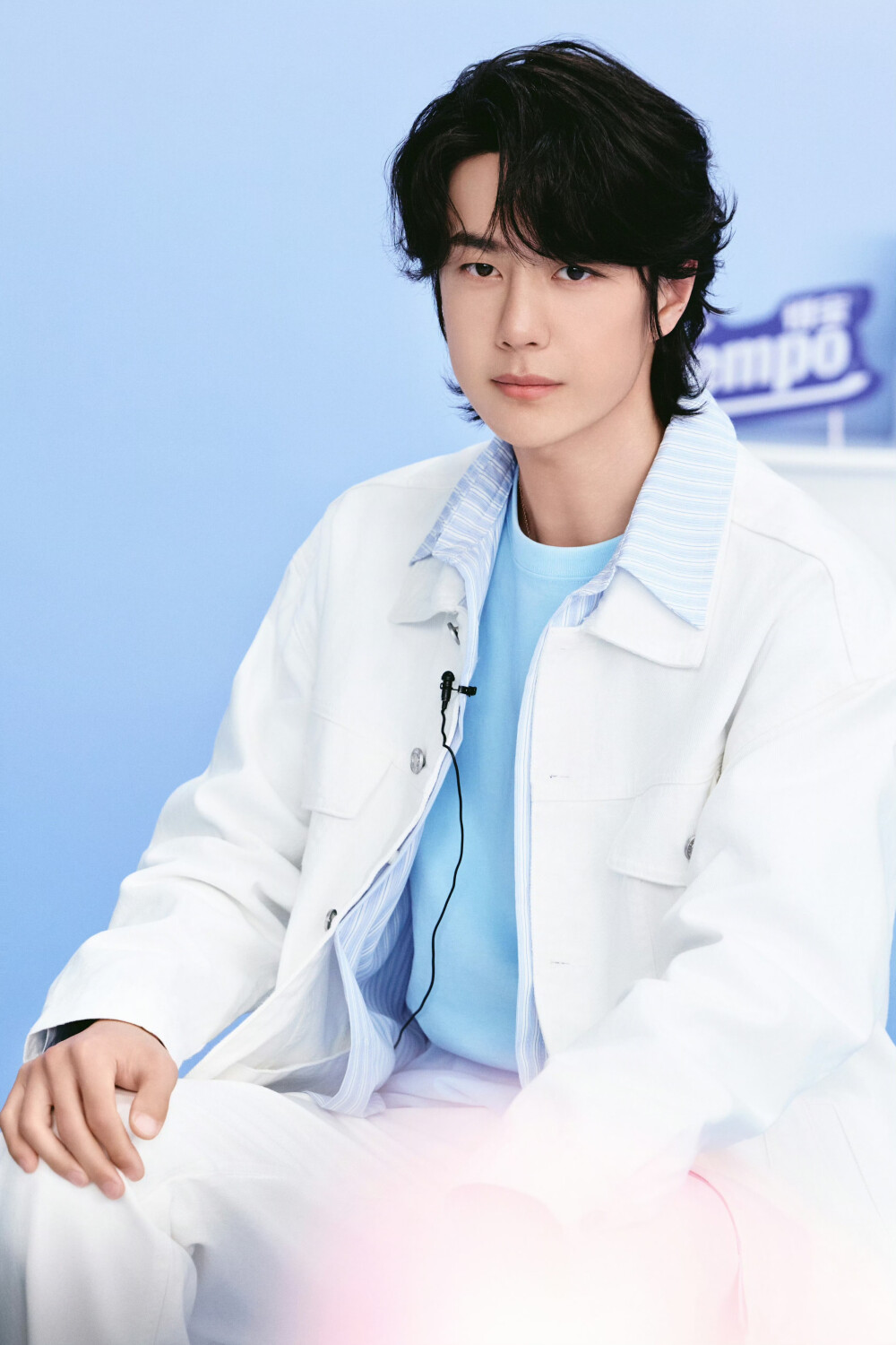 得宝官方微博：
如天鹅绒般的柔软，就在@UNIQ-王一博  每一次指尖轻触的绒软纸间
今晚#王一博做客得宝品位生活家# 品牌活动的高光时刻仍历历在目，王一博分享velvet臻享天鹅绒软抽，见证新品发布，还在各式精彩互动中感受#品位绒于纸间# 的全新柔软体验...
他与Tempo得宝臻享天鹅绒系列纸巾的每一「触」，都是对品位生活的柔软诠释
#天猫超级品牌日# 一起get这份天鹅绒，让品位绒入你的日常！