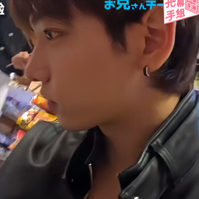 耳钉霓虹男