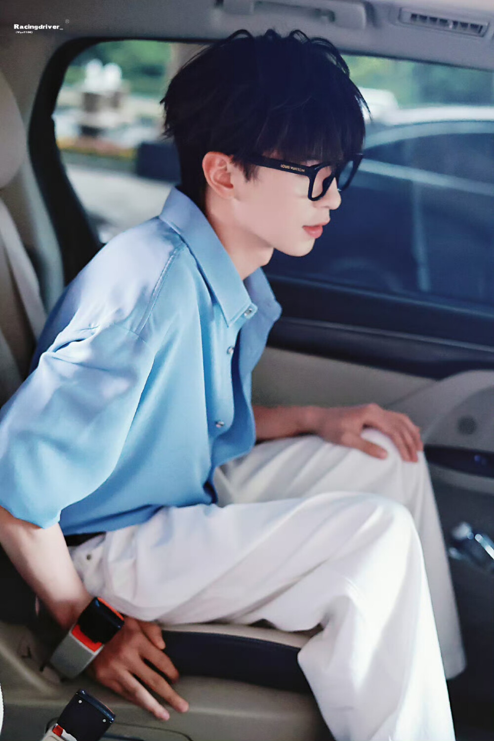 小何