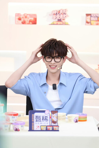 小何