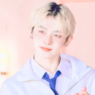  崔然竣Ranjun* “因为有你，我开始期待每个明天.”