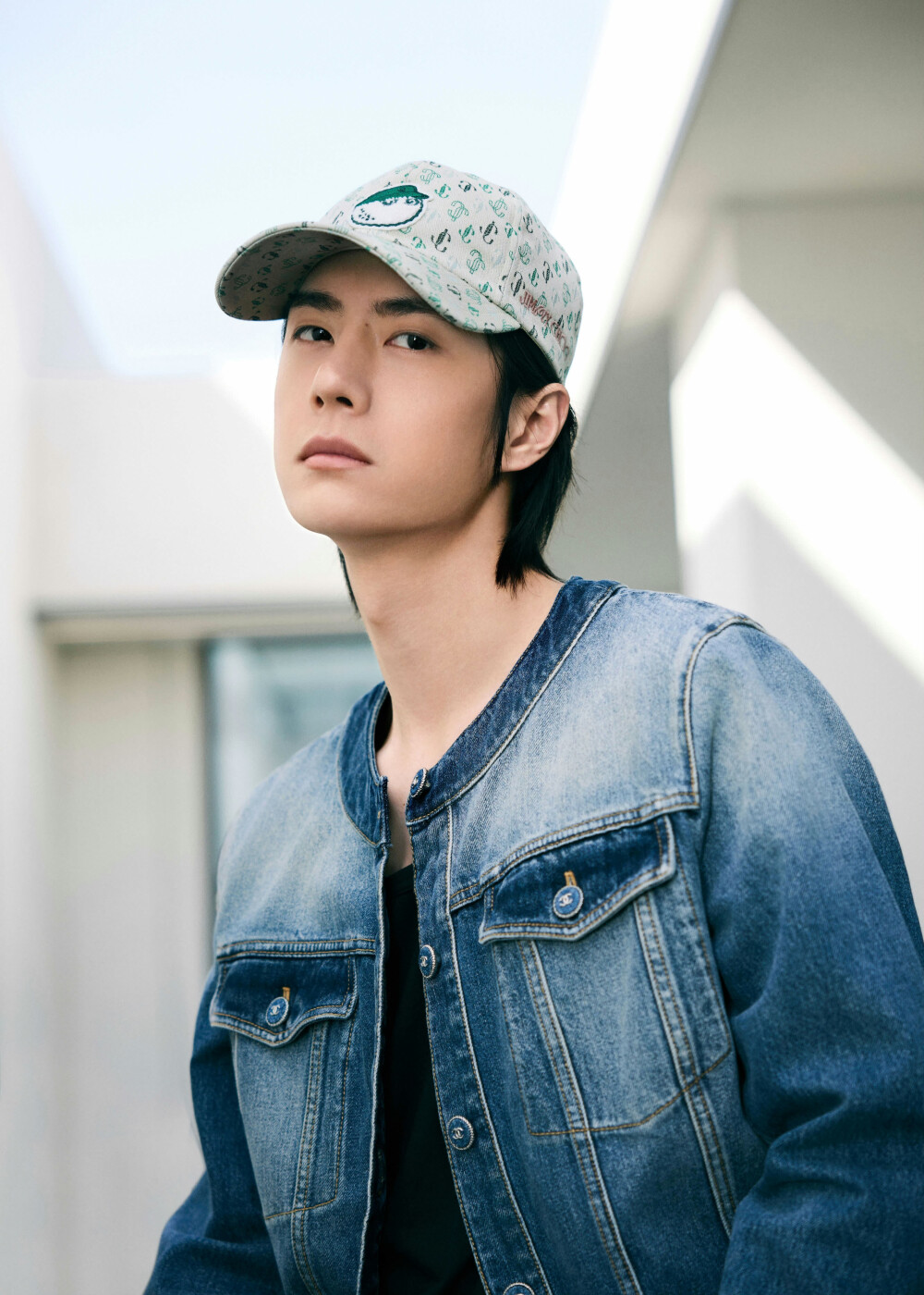 Jimmy-Choo：
全球品牌代言人@UNIQ-王一博 搭配Jimmy Choo / Malbon 休闲生活方式系列球帽与Diamond休闲鞋，享舒适闲暇一刻。
点击http://t.cn/A6dyYQup，即刻探索更多。