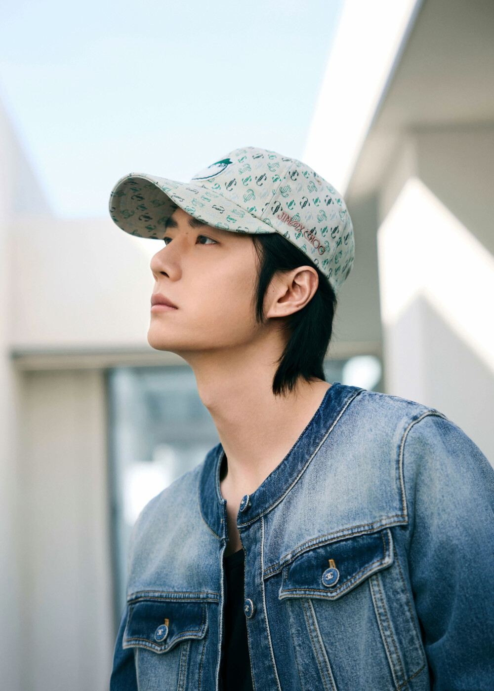 Jimmy-Choo：
全球品牌代言人@UNIQ-王一博 搭配Jimmy Choo / Malbon 休闲生活方式系列球帽与Diamond休闲鞋，享舒适闲暇一刻。
点击http://t.cn/A6dyYQup，即刻探索更多。