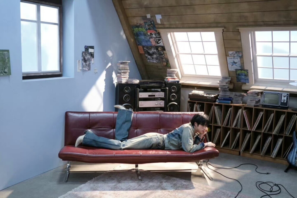 250421
金硕珍更新ins