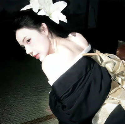 侧影女头