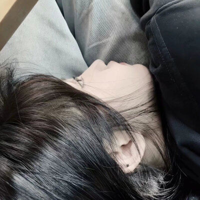 ，