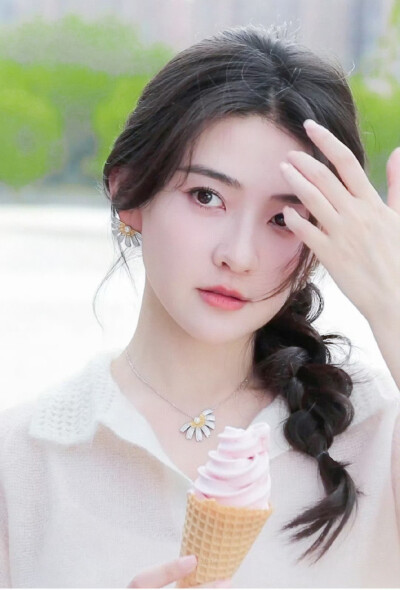 梁洁