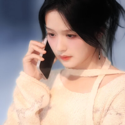 
她不是西子城的西子 她是妖都的野王 旷野鹿王