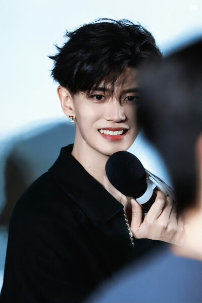 任嘉伦