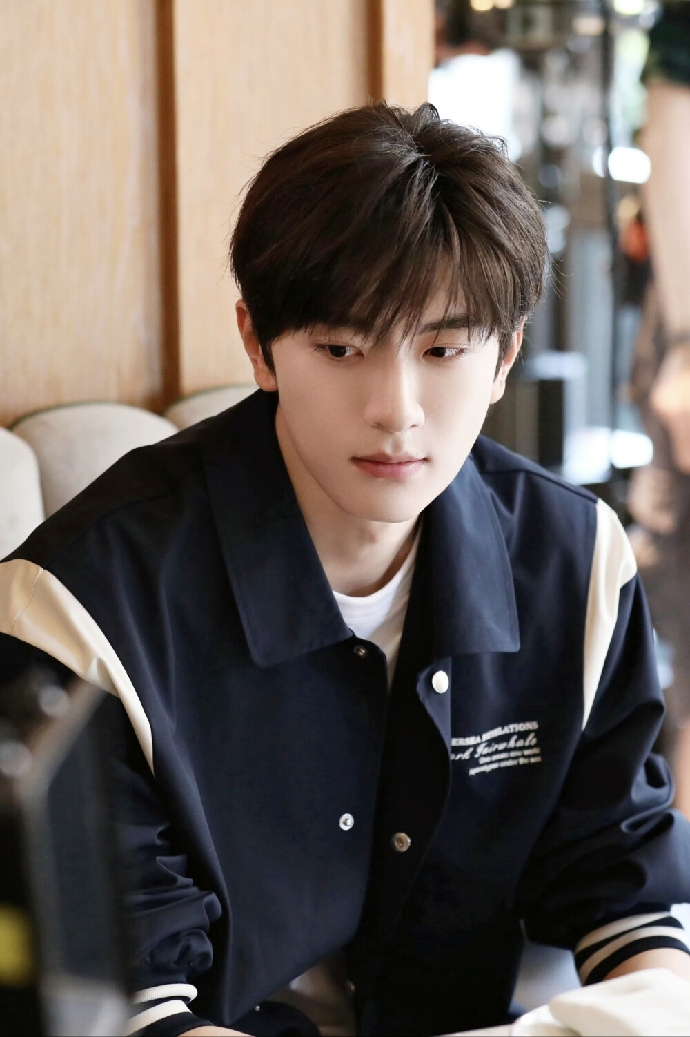 嘘，国王在冬眠 单崇