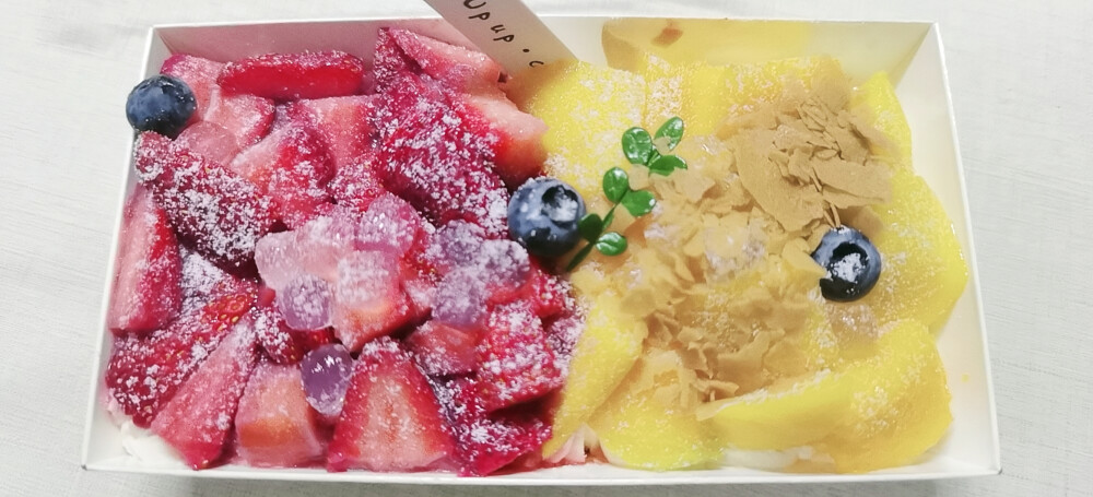 草莓拼芒果小蛋糕