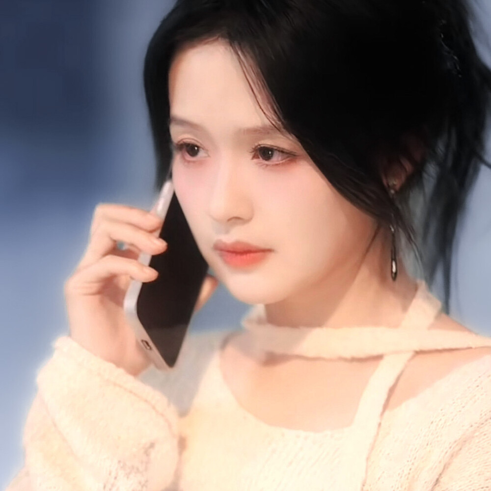 
她不是西子城的西子 她是妖都的野王 旷野鹿王