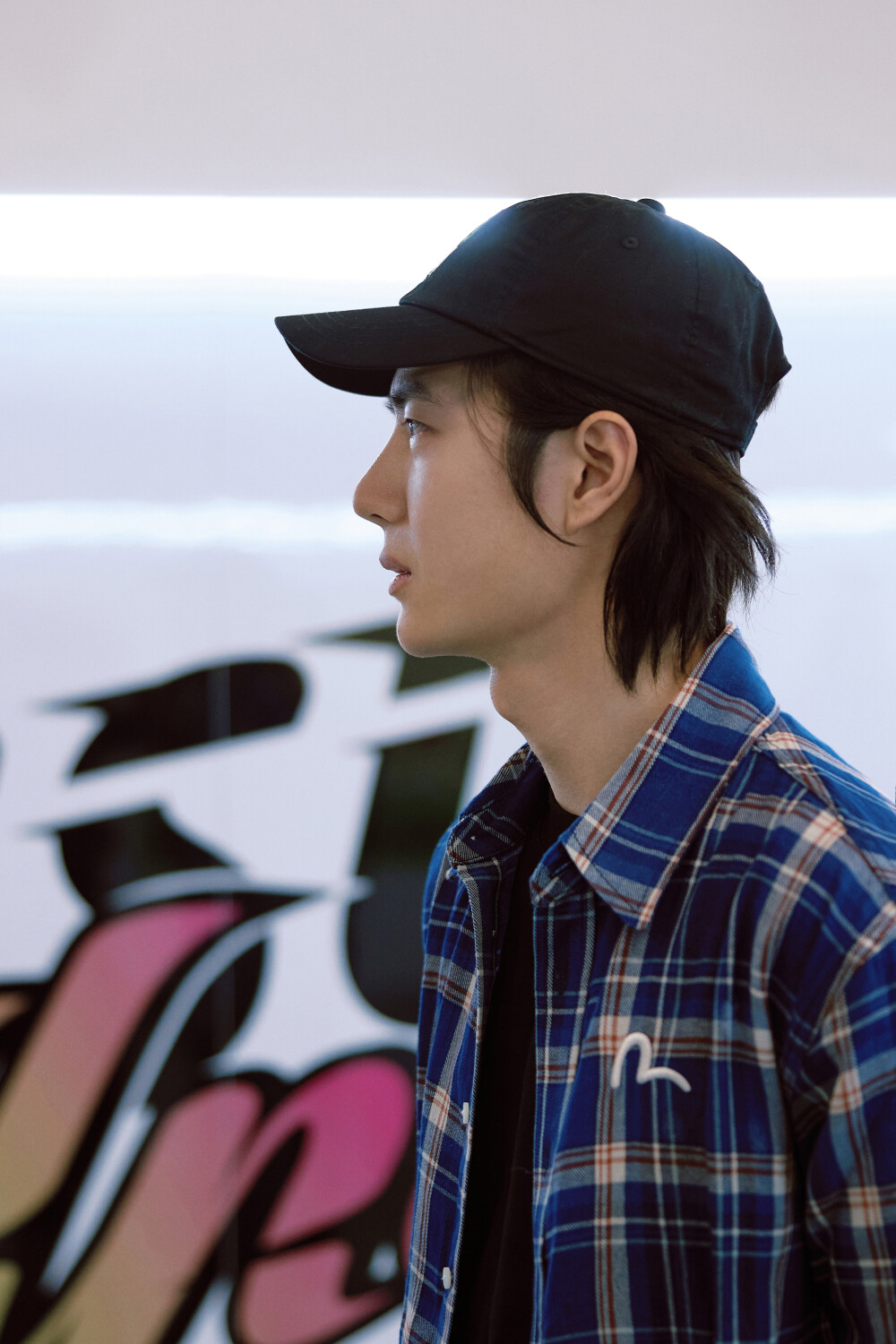 YIBO-OFFICIAL：
#YIBO MOMENT# 
未知赛道，用速度书写全新篇章，记录P房内的专注时刻！@UNIQ-王一博 
今日继续☀ ​​​