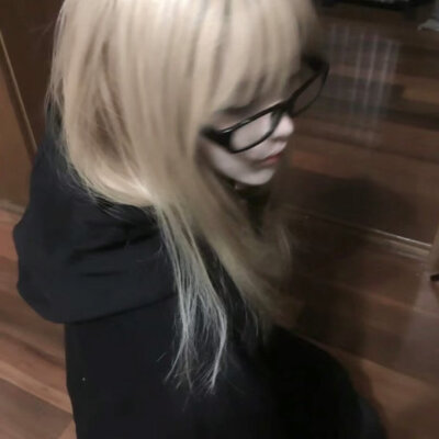 ，