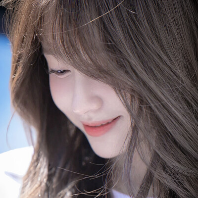 安喜延
把远行的影象塞进蓝色的风
