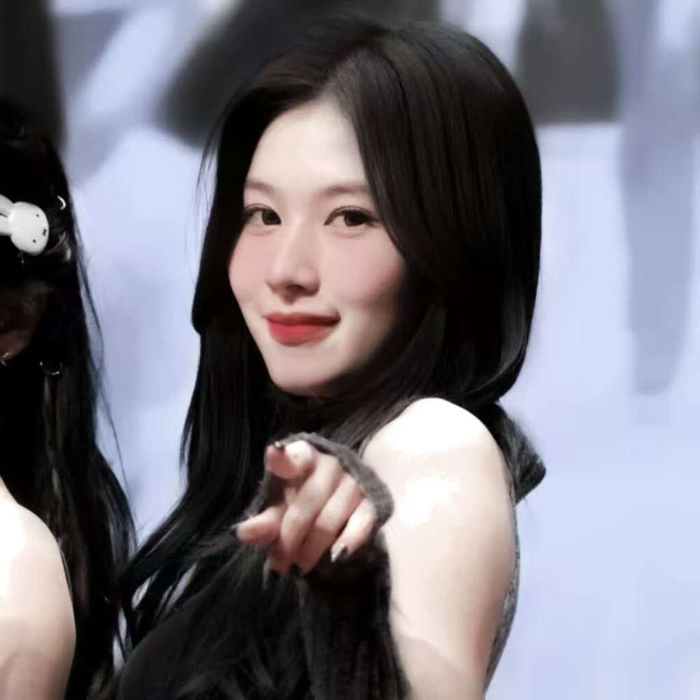 我们坐在岩石上看海，或许我们就会在头顶岩石相爱