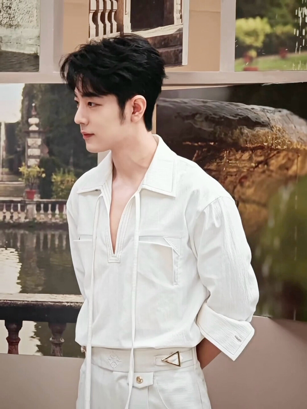 今晚19:30，@EVELOM伊芙珑 新品发布会准时开启，全球品牌代言人（卸妆系列及洁净面膜）@X玖少年团肖战DAYTOY 和大家一起探秘新品#EVELOM伊芙珑革新毛孔级洁颜油#，沉浸洁颜养肤新体验。 ​​​