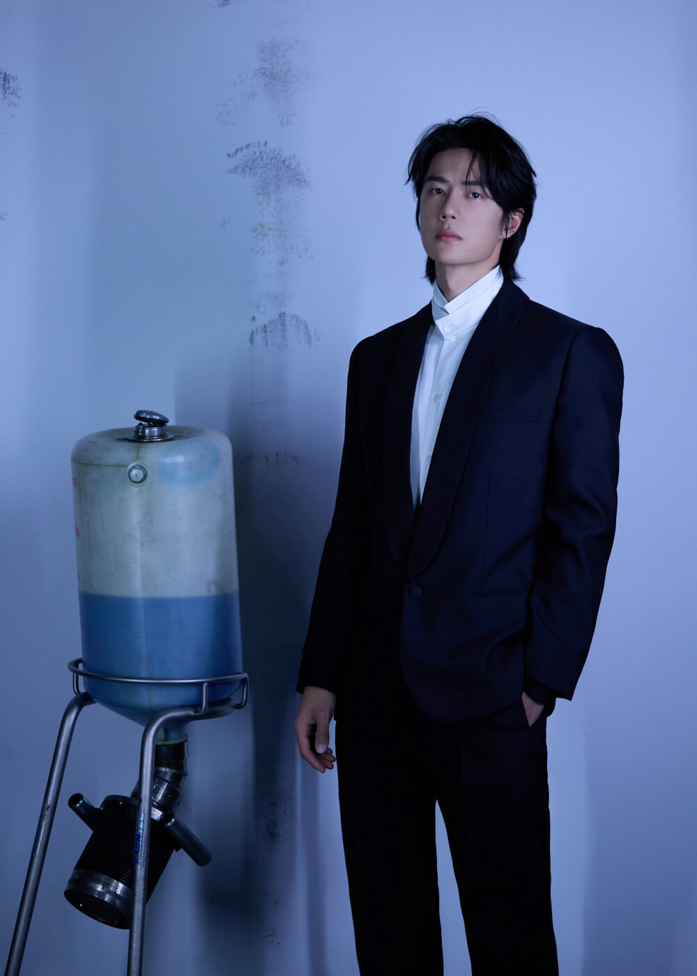 YIBO-OFFICIAL：
#第二十届中国电影华表奖#
目光笃定，沉稳持重。青年演员@UNIQ-王一博 出席第二十届中国电影华表奖颁奖活动。抚平时间的褶皱，纷杂里寻一处静谧，以赤诚之心赴影人之约，借光影叙事构建银幕盛景，今晚共聚岛城睹时代风采。 ​​​