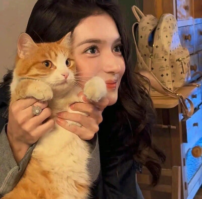 女生头像（侵删）