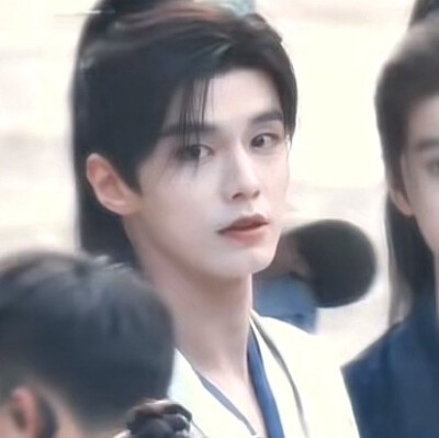 何与