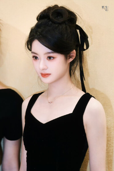 黄杨钿甜