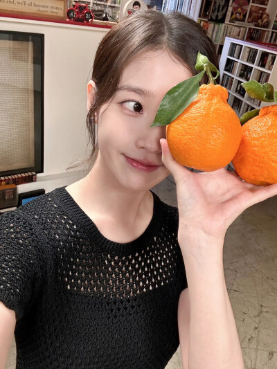 IU