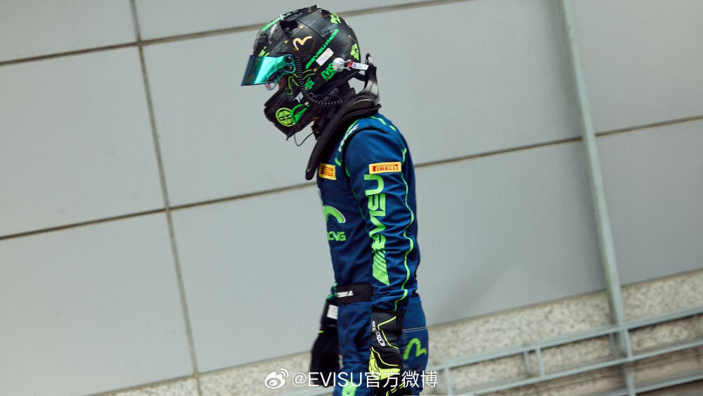 EVISU：
汗水与热忱，在无声中淬炼锋芒✨
解锁#EVISU独家签约赛车手王一博# 幕后花絮
热爱不止，期待继续！
#王一博全速一博# #EVISU携手一博燃擎进阶# #PlayWithEVISU# #王一博上海首战# ​​​