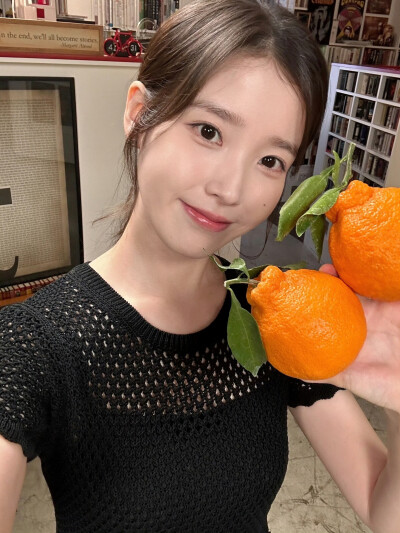 IU
