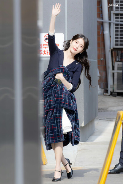 IU