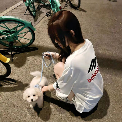 抱宠物女头