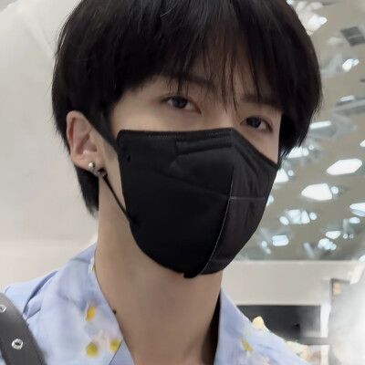 闫桉