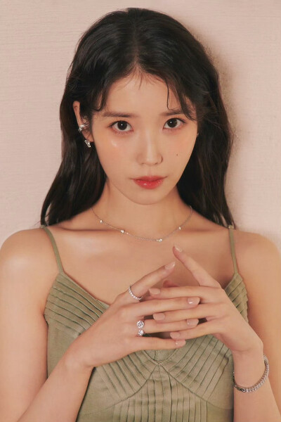 IU