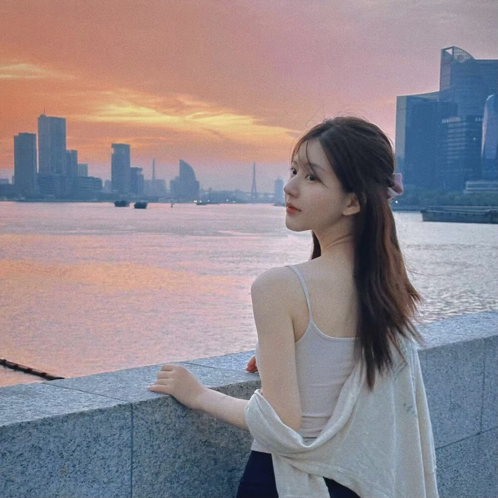 - ʸᵒᵘ ᵃʳᵉ ˢᵗⁱˡˡ ᵗʰᵉ ʳᵉᵃˢᵒⁿ ᶠᵒʳ ᵐᵉ ᵗᵒ ᵇᵉ ᵍᵉⁿᵗˡᵉ ᵗᵒ ᵗʰᵉ ʷᵒʳˡᵈ.-
你是让我对世界温柔的理由。#虞书欣##赵露思#＃鞠婧祎＃
cr：图一 摇滚小鱼yu