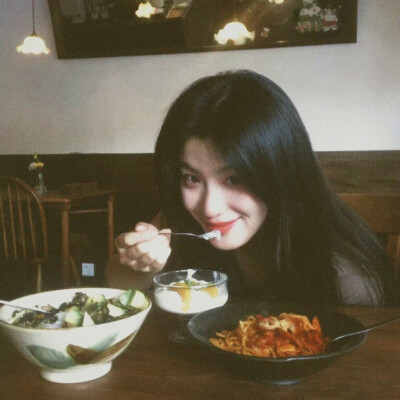 - ʸᵒᵘ ᶜᵃⁿ'ᵗ ᵍⁱᵛᵉ ⁱⁿ ᵗᵒ ˡⁱᶠᵉ ʷⁱᵗʰᵒᵘᵗ ᵗʳʸⁱⁿᵍ. -
总不能还没努力就向生活妥协吧