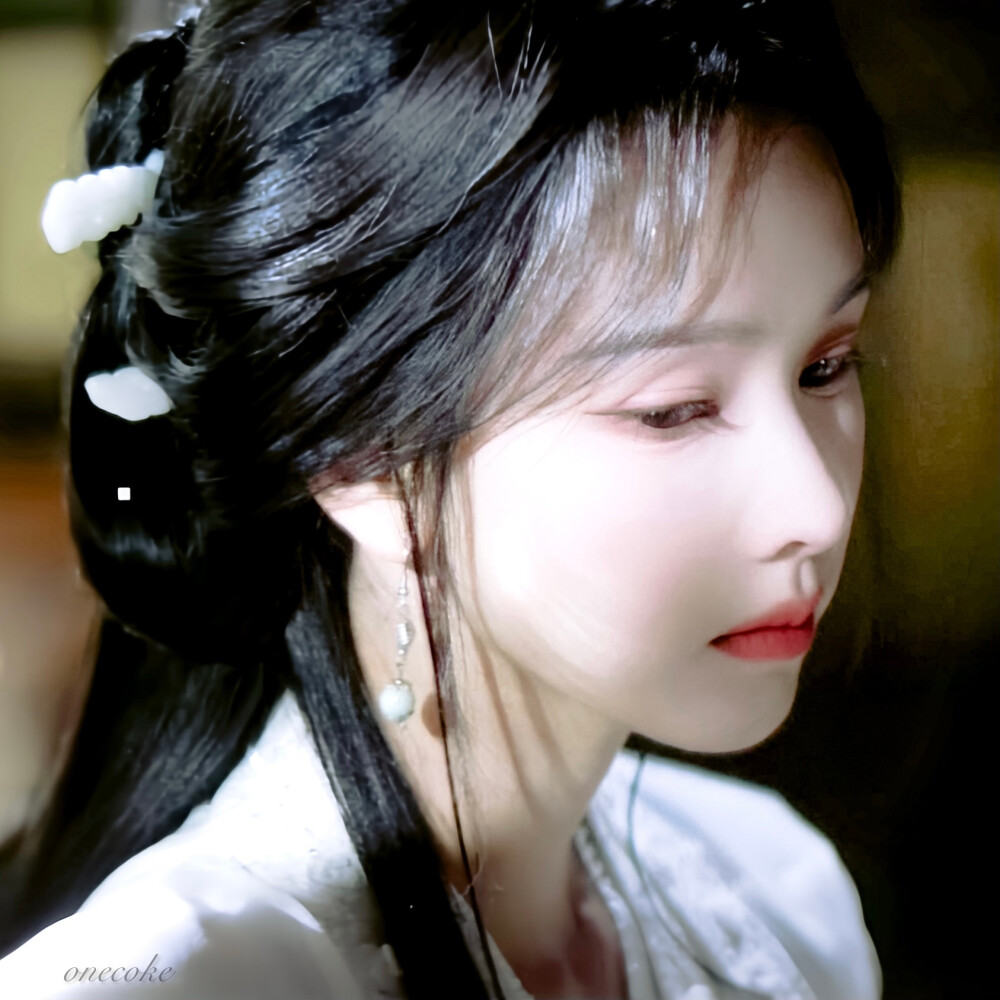 月鳞绮纪 陈都灵 雾妄言
cr：鱼块一夏