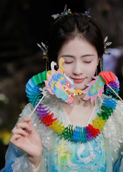骨相生花，眼酿千秋 