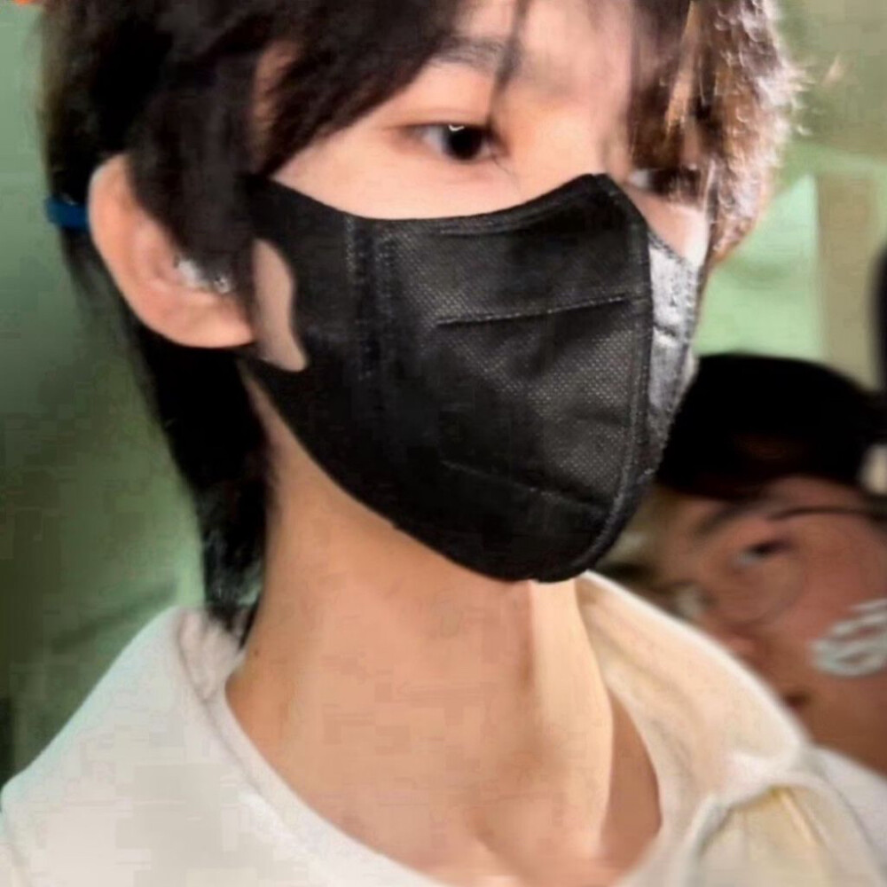 这个火车站网卡的我头像截不下去有个女孩也没回。。