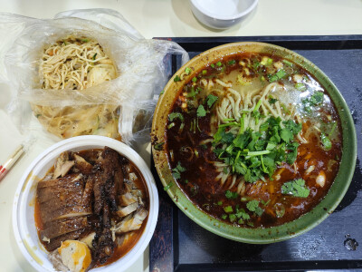 绿豆面➕凉皮➕油烫鸭
油烫鸭最好吃！无论如何也吃不完，分量好大。
4.27